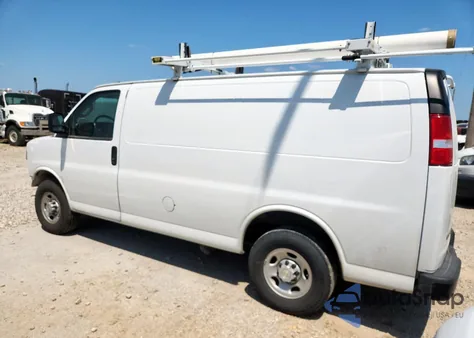 2023 Chevrolet Express G2500 из США, поврежденный, VIN 1GCWGAFP6P1102326